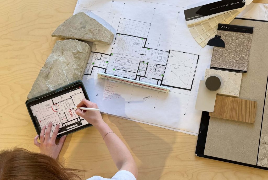 Conception d’un projet de design d’intérieur avec plans, matériaux et outils numériques, par Maison Nord Signature.